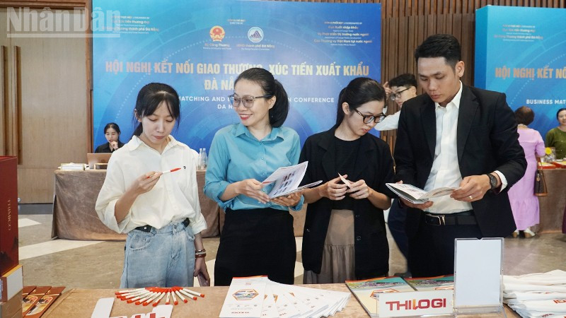 Các đơn vị, doanh nghiệp giới thiệu, quảng bá sản phẩm.