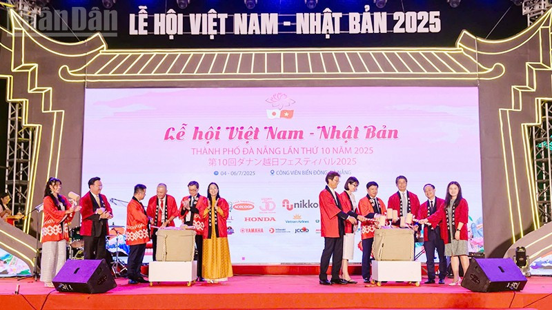 Ngoại giao văn hóa góp phần quảng bá, phát huy giá trị bản sắc con người thành phố.