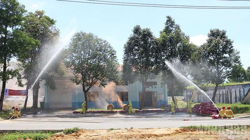 Diễn tập ứng phó sự cố hóa chất.