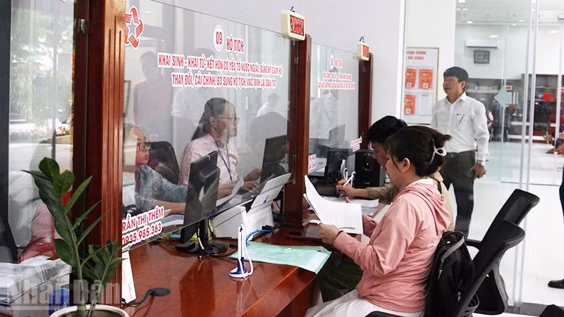 Chủ tịch Ủy ban nhân dân cấp xã được ủy quyền cho công chức cấp xã trong lĩnh vực chứng thực.