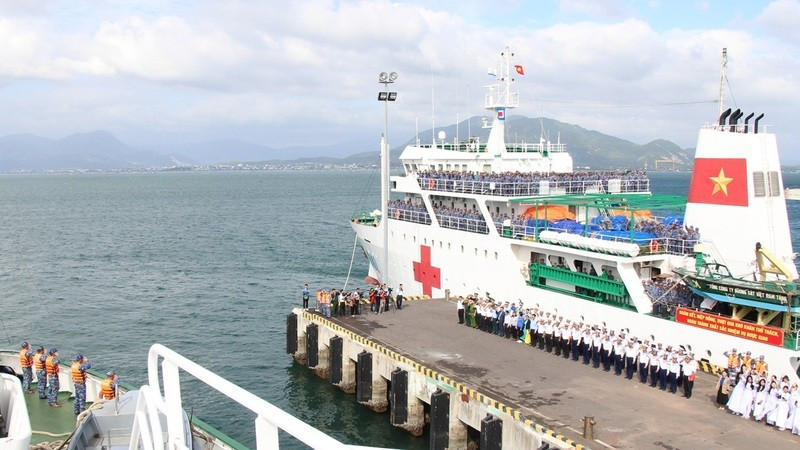 Các tàu chuẩn bị rời cảng thực hiện nhiệm vụ. (Ảnh: CTV HQ) 