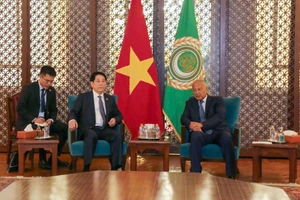Chủ tịch nước Lương Cường gặp Tổng thư ký Liên đoàn Arab. (Ảnh: XUÂN KỲ)