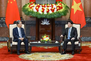 Chủ tịch nước Lương Cường tiếp Ủy viên trưởng Nhân đại toàn quốc Trung Quốc Triệu Lạc Tế. (Ảnh: Thủy Nguyên)