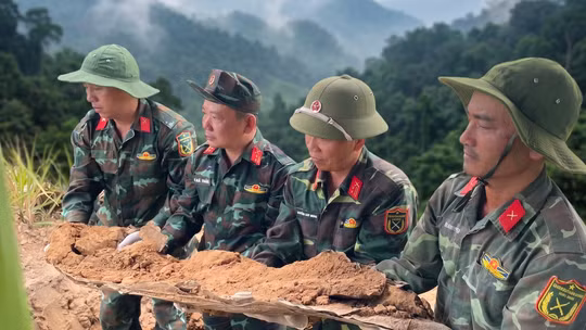 Bài 2: Có người lính hy sinh khi chưa kịp nhìn thấy biển