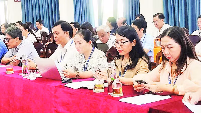 Lực lượng cán bộ trí thức làm công tác nghiên cứu khoa học ở miền trung-Tây Nguyên hiện còn khá mỏng.