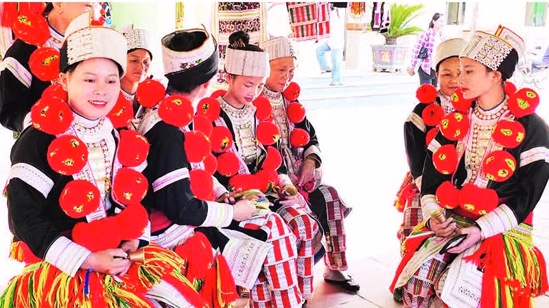 Trang phục của người phụ nữ Dao đỏ.