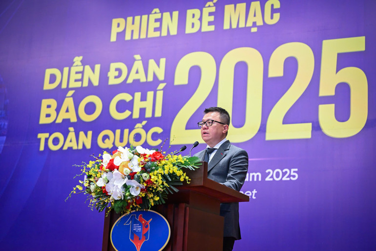 Đồng chí Lê Quốc Minh phát biểu tại phiên bế mạc. z6725077910922-f823c9f6555debaeffd6c8b5196fa42b.jpg