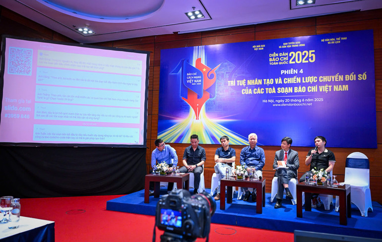 Quang cảnh phiên thảo luận. z6723932344226-59795c94f51b9819acbeff69d90869e2.jpg