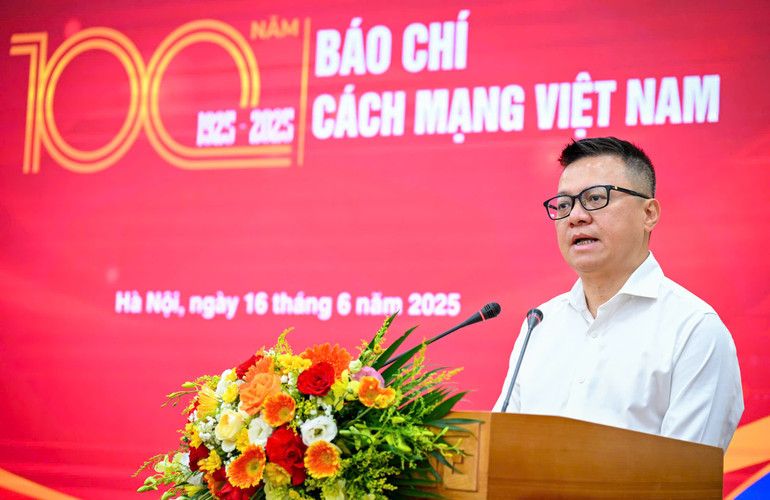 Tổng Biên tập Báo Nhân Dân Lê Quốc Minh phát biểu tại Lễ kỷ niệm 100 năm Ngày Báo chí Cách mạng Việt Nam. (Ảnh: THÀNH ĐẠT) z6710643688173-2acfaf66ab33ed93aee5339c1b1e9f60.jpg