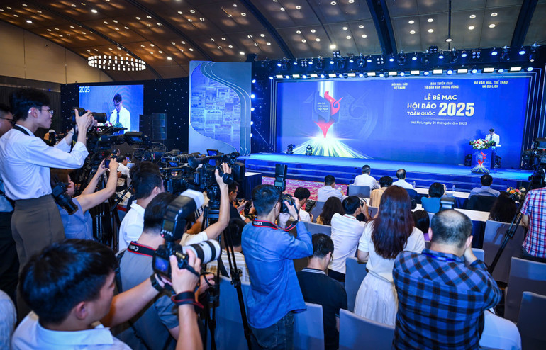 Quang cảnh Lễ Bế mạc Hội báo toàn quốc 2025. z6727973966203-b30d4da690abd840f24d739b9166f3e7.jpg