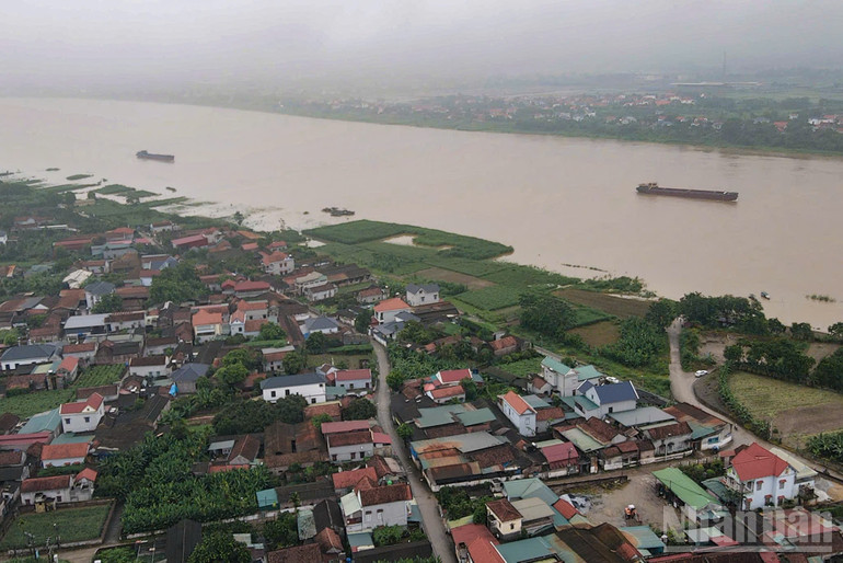 Toàn cảnh xã đảo Minh Châu, Hà Nội nhìn từ trên cao. (Ảnh THÀNH ĐẠT) ndo_br_z6760708271918-876781ed9392b4bfa687ff1272e0e63e.jpg