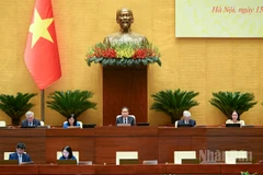 Chủ tịch Quốc hội Trần Thanh Mẫn, Chủ tịch Hội đồng Bầu cử quốc gia và các Phó Chủ tịch Hội đồng Bầu cử quốc gia chủ trì hội nghị. (Ảnh: DUY LINH)