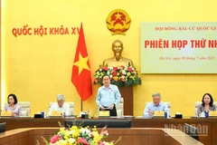 Chủ tịch Quốc hội Trần Thanh Mẫn, Chủ tịch Hội đồng bầu cử quốc gia và các Phó Chủ tịch Hội đồng bầu cử quốc gia chủ trì phiên họp. 