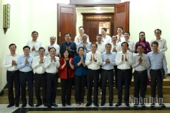 Chủ tịch Quốc hội Trần Thanh Mẫn cùng các đồng chí Bộ Chính trị, Ban Bí thư và các đại biểu với Ban Thường vụ Thành ủy Cần Thơ.