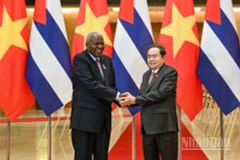 Chủ tịch Quốc hội Trần Thanh Mẫn và Chủ tịch Quốc hội Chính quyền nhân dân, Chủ tịch Hội đồng Nhà nước Cộng hòa Cuba Esteban Lazo Hernandez.