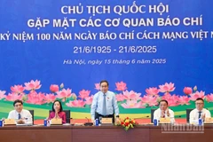 Chủ tịch Quốc hội Trần Thanh Mẫn và các đại biểu chủ trì gặp mặt.