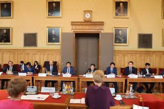 Đoàn đại biểu Đảng Cộng sản Việt Nam làm việc với Viện Kiểm sát tối cao Hungary. (Ảnh: TTXVN)
