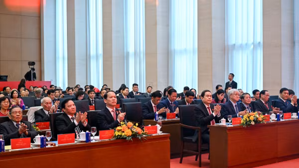 Chủ tịch Quốc hội Trần Thanh Mẫn và các đại biểu dự lễ kỷ niệm. (Ảnh: DUY LINH)