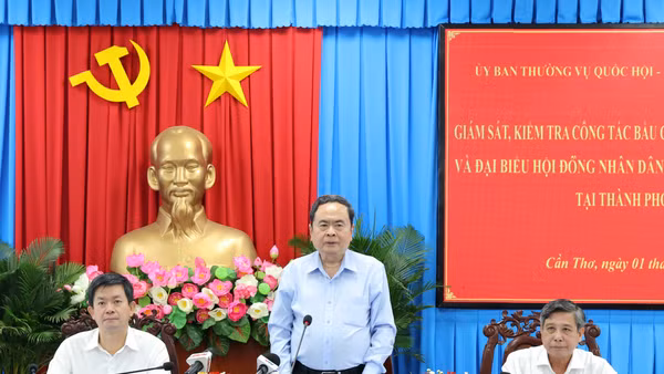 Chủ tịch Quốc hội, Chủ tịch Hội đồng Bầu cử quốc gia Trần Thanh Mẫn phát biểu tại cuộc làm việc sáng nay với lãnh đạo Thành phố Cần Thơ. (Ảnh: Phạm Trung)