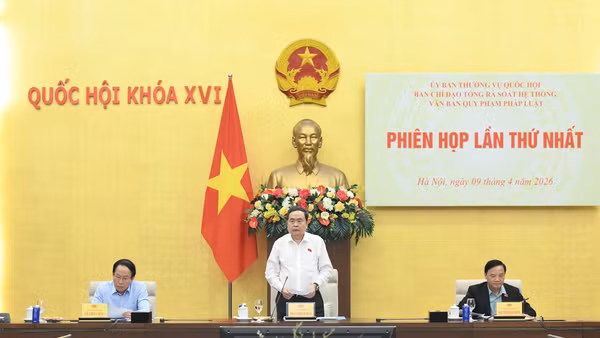 Chủ tịch Quốc hội Trần Thanh Mẫn chủ trì Phiên họp thứ Nhất, Ban Chỉ đạo tổng rà soát hệ thống văn bản quy phạm pháp luật của Ủy ban Thường vụ Quốc hội. (Ảnh: DUY LINH)