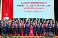 Các đồng chí lãnh đạo, nguyên lãnh đạo Đảng, Nhà nước và đại biểu tại Đại hội đại biểu Đảng bộ thành phố Hà Nội lần thứ XVIII, nhiệm kỳ 2025-2030. (Ảnh: THỦY NGUYÊN)