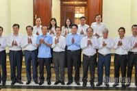 Chủ tịch nước Lương Cường và các đại biểu cùng các đồng chí trong Ban Thường vụ Tỉnh ủy Cao Bằng tại buổi làm việc.