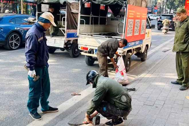 Lực lượng chức năng tăng cường xử lý các trường hợp vi phạm trật tự đô thị.