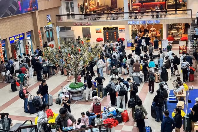 Những ngày cận Tết, người lao động xa quê đều mong muốn thu xếp công việc, thời gian để trở về sum họp bên gia đình.