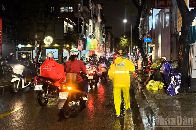Một số “điểm nóng” ngập úng tại Hà Nội đã cơ bản được cải thiện sau các đợt mưa lớn. (Ảnh: NHÃ NGUYÊN)