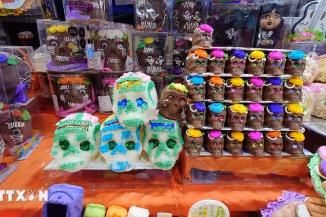 Những đầu lâu bọc đường trong "Ngày của Người chết" tại Mexico. (Ảnh: TTXVN)