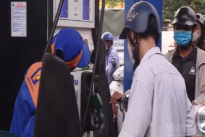 [Video] Bộ Công Thương yêu cầu bảo đảm nguồn cung xăng dầu 