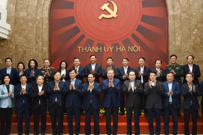 Tổng Bí thư Tô Lâm, các đồng chí lãnh đạo Đảng, Nhà nước và các đại biểu dự buổi làm việc với Ban Thường vụ Thành ủy Hà Nội. (Ảnh: ĐĂNG KHOA)