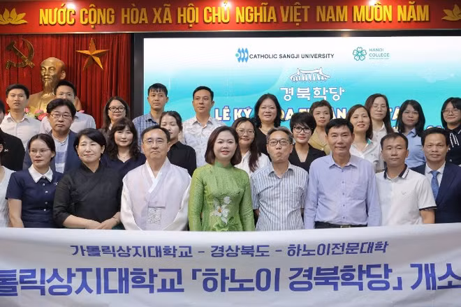 Chương trình "Gyeongbuk học" trang bị kỹ năng thích ứng thông qua các khóa tìm hiểu về văn hóa, lối sống Hàn Quốc.