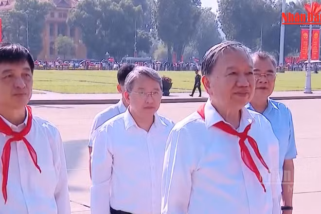 [Video] Tổng Bí thư, Chủ tịch nước Tô Lâm dâng hương tưởng nhớ Chủ tịch Hồ Chí Minh tại Hà Nội