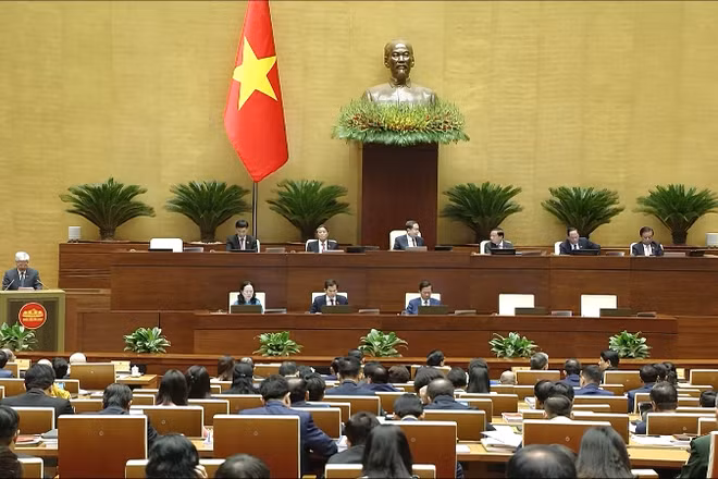 [Video] Nhân dân mong đợi giải pháp căn cơ, khả thi tháo gỡ ngập lụt, tắc đường