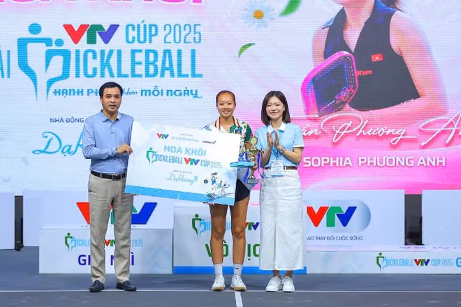 Hoa khôi Sophia Phương Anh.