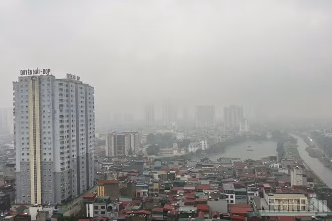 Sáng 14/10, Thủ đô Hà Nội có mưa nhỏ trên diện rộng.