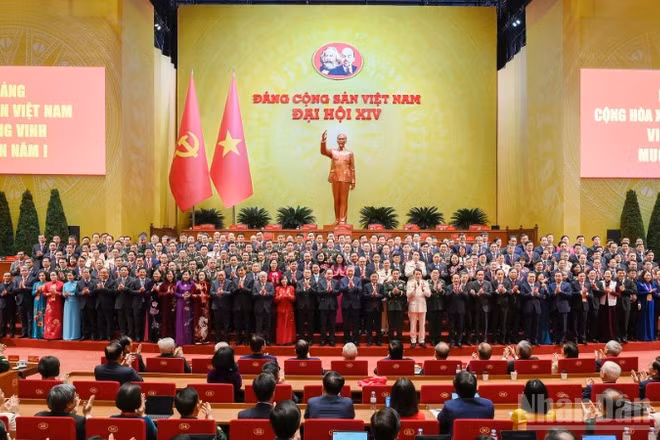 Ban Chấp hành Trung ương khóa XIV ra mắt Đại hội.