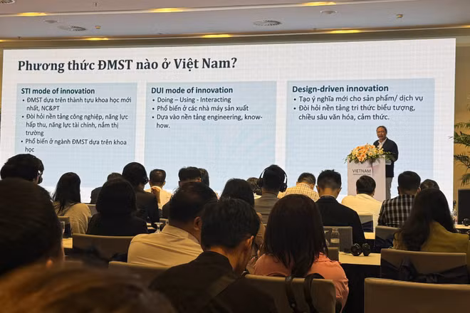 Ông Nguyễn Võ Hưng, Phó Giám đốc Trung tâm Hỗ trợ đổi mới sáng tạo chia sẻ tại Diễn đàn. (Ảnh: Hà Linh)