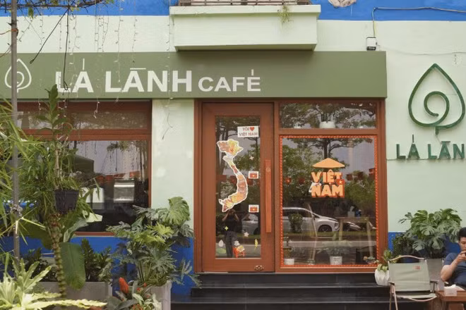 “Ở Lá Lành, mỗi lời chào của các bạn đều là một bước tiến rất lớn” - Mô hình cà-phê mở ra cơ hội lao động cho người tự kỷ. (Ảnh: Nhã Nguyên)