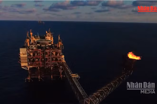 [Video] Thu ngân sách từ dầu thô 9 tháng đầu năm tăng gần 34%