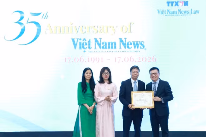 Báo Việt Nam News and Law nhận Bằng khen của Hội Nhà báo Việt Nam vì những đóng góp tích cực cho công tác thông tin đối ngoại.