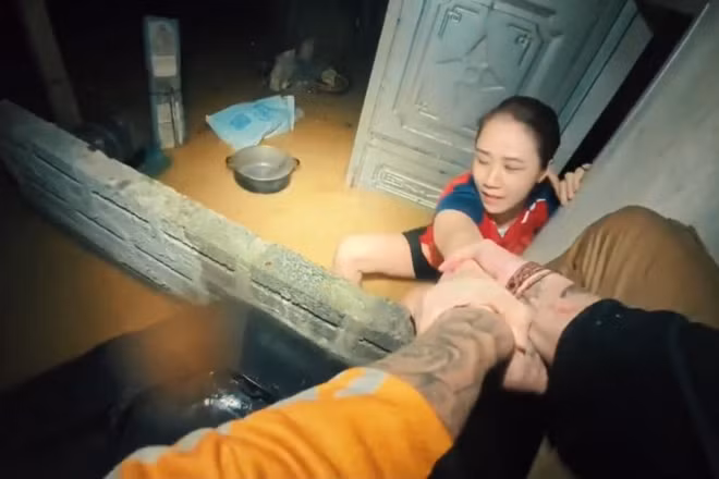 [Video] Hồi hộp giây phút giải cứu 40 người dân thoát khỏi nơi nguy hiểm ở Tuyên Quang