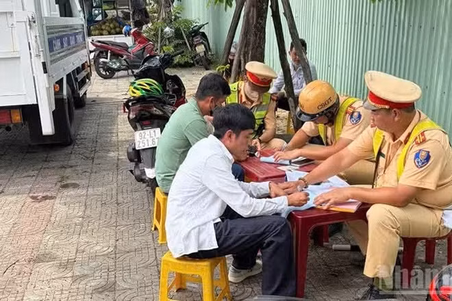 Phòng Cảnh sát giao thông Công an thành phố Đà Nẵng huy động 100% quân số bảo đảm trật tự an toàn giao thông trong dịp nghỉ lễ.