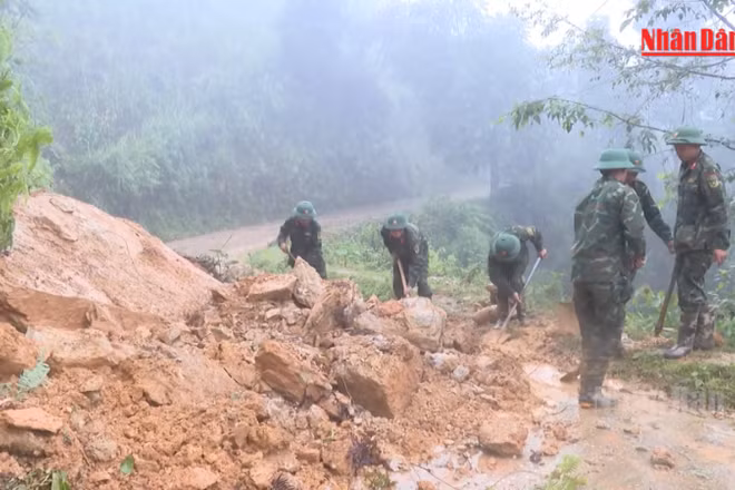 [Video] Bộ đội Lào Cai giúp dân khắc phục hậu quả thiên tai 