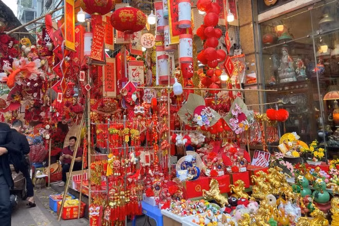 Thị trường Tết ở Thủ đô Hà Nội sôi động dịp cuối năm.
