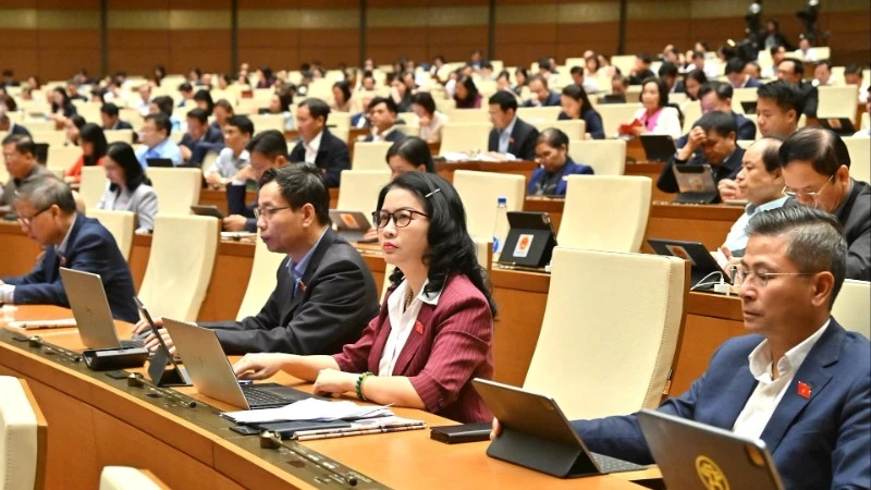 Nhiệm kỳ Quốc hội khóa XV với 10 kỳ họp thường lệ và 9 kỳ họp bất thường đã thông qua những quyết sách chưa từng có tiền lệ và đưa nghị trường gần với cuộc sống hơn bao giờ hết. (Nguồn QUOCHOI.VN)