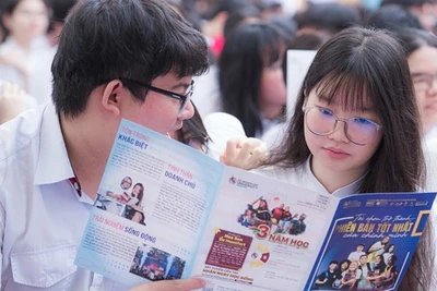 [Video] Sẽ điều chỉnh tổ hợp xét tuyển đại học phù hợp, bảo đảm quyền lợi cho thí sinh