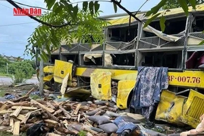 [Video] Lật xe khách trên Quốc lộ 1 ở Hà Tĩnh, 9 người tử vong