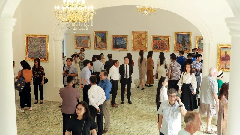 Triển lãm 'Ngôi nhà ánh sáng' tại Vũng Tàu: Giao thoa tinh hoa hội họa thế giới và Việt Nam